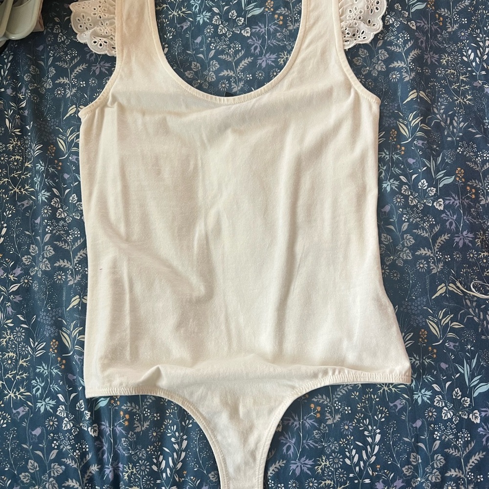 Vero Moda WHITE Flutter Sleeve Bodysuit - Picture 4 of 4